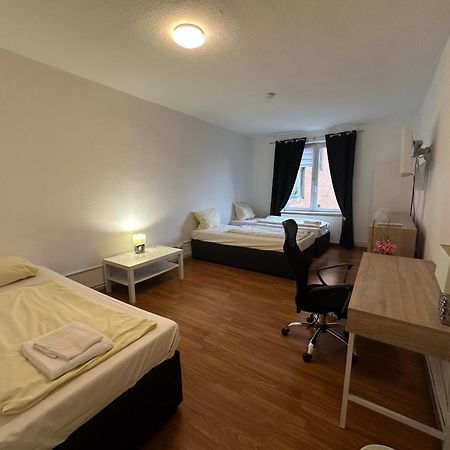 110 qm Große Wohnung direkt am Hauptbahnhof Neumünster Exterior foto