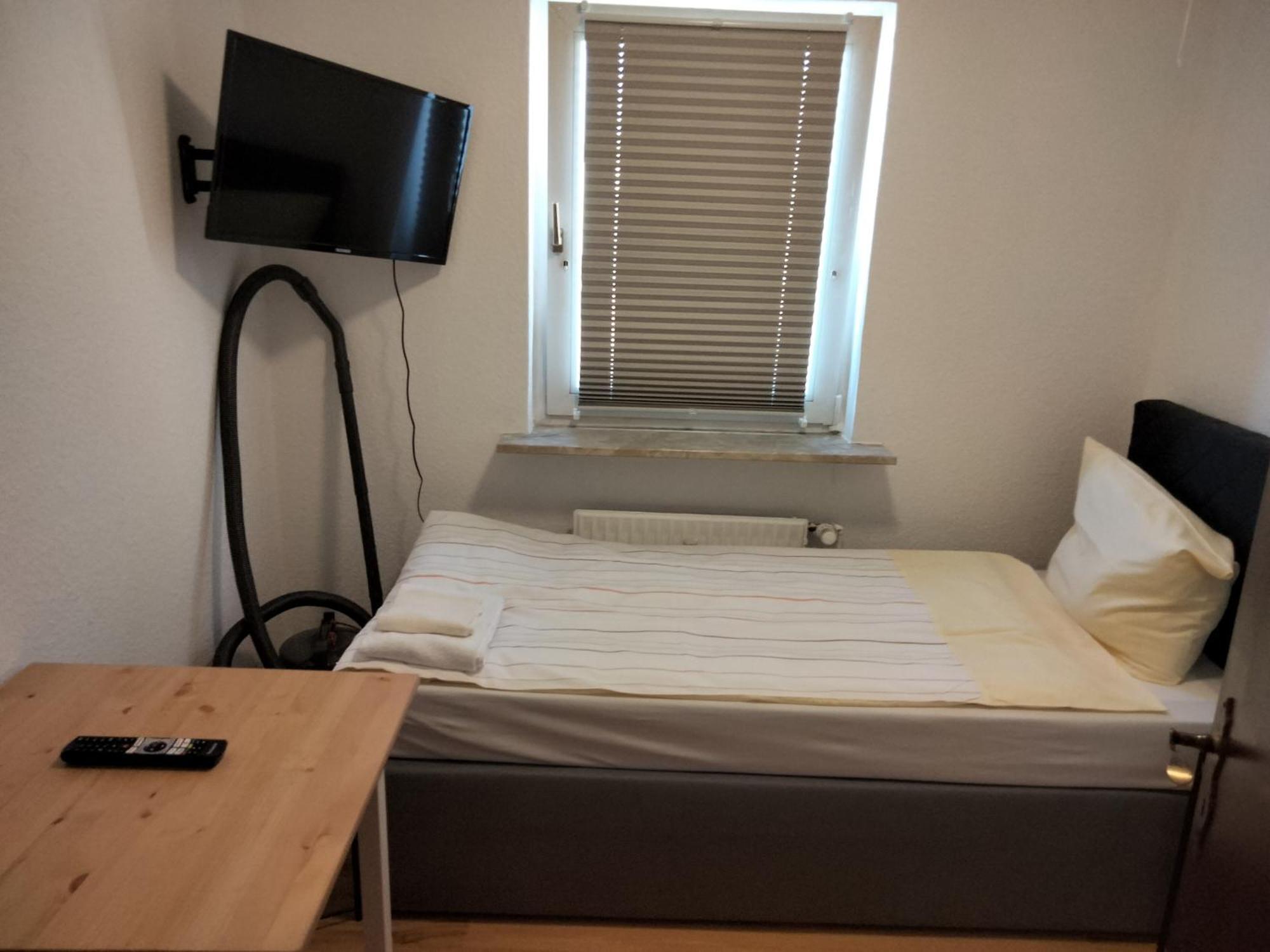 110 qm Große Wohnung direkt am Hauptbahnhof Neumünster Exterior foto
