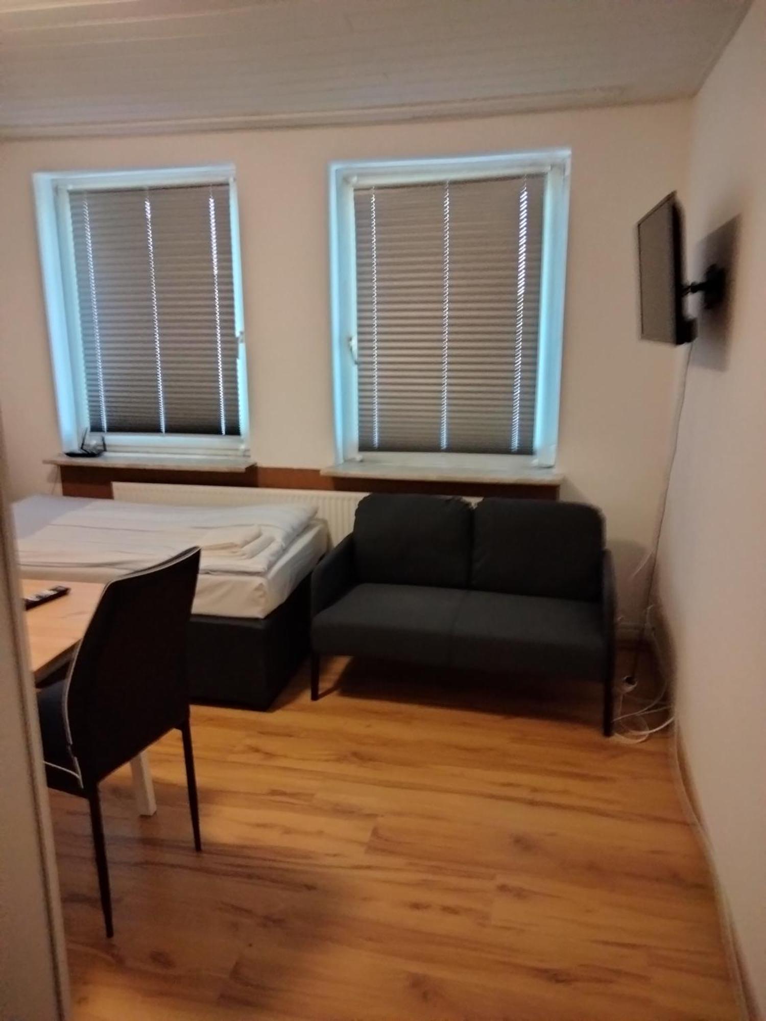 110 qm Große Wohnung direkt am Hauptbahnhof Neumünster Exterior foto