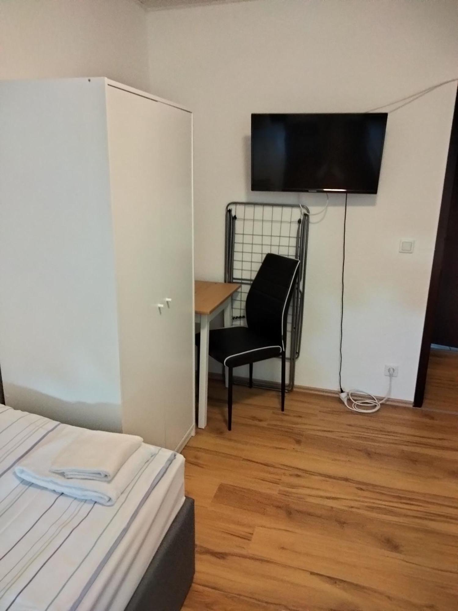 110 qm Große Wohnung direkt am Hauptbahnhof Neumünster Exterior foto