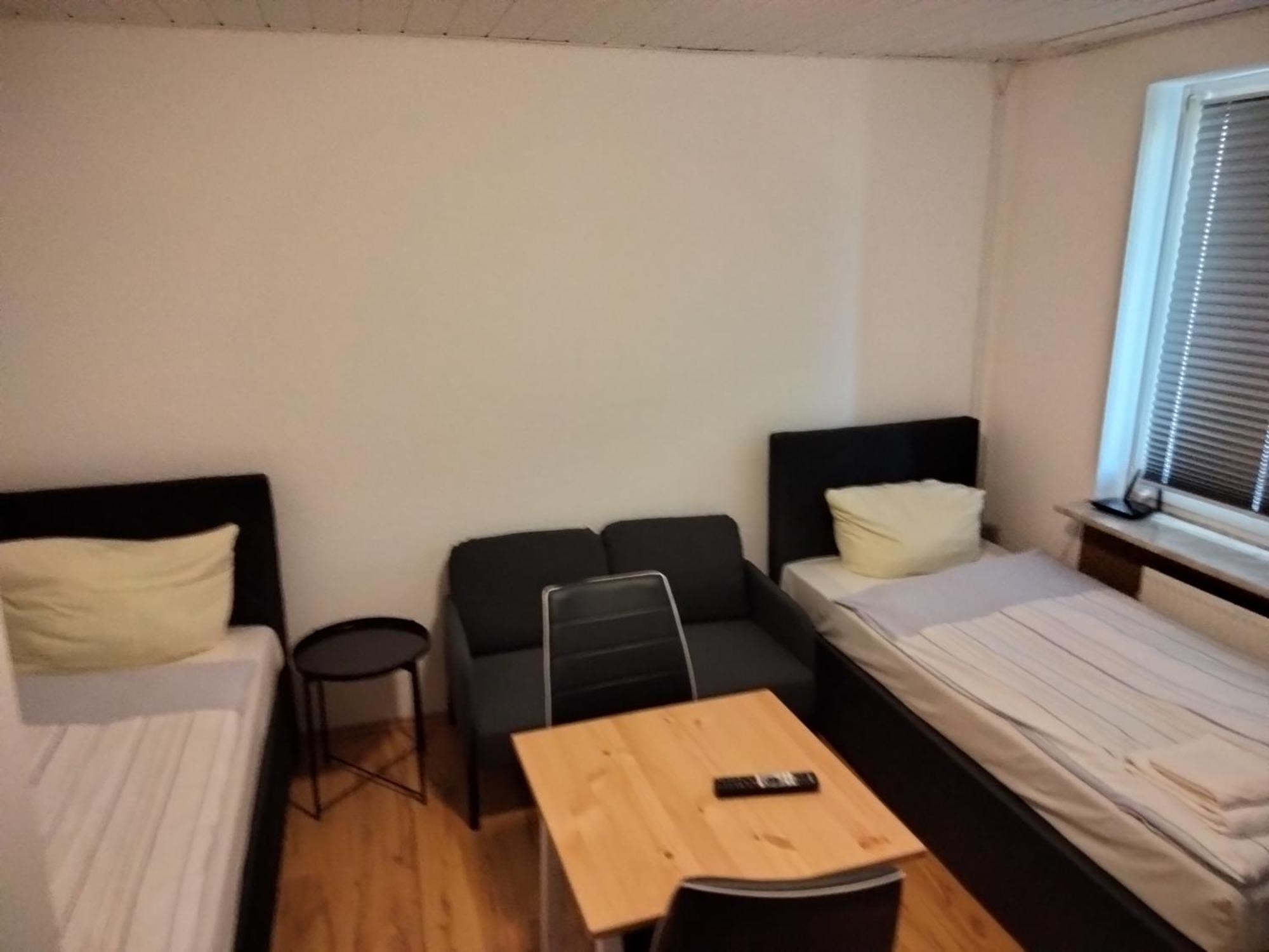 110 qm Große Wohnung direkt am Hauptbahnhof Neumünster Exterior foto