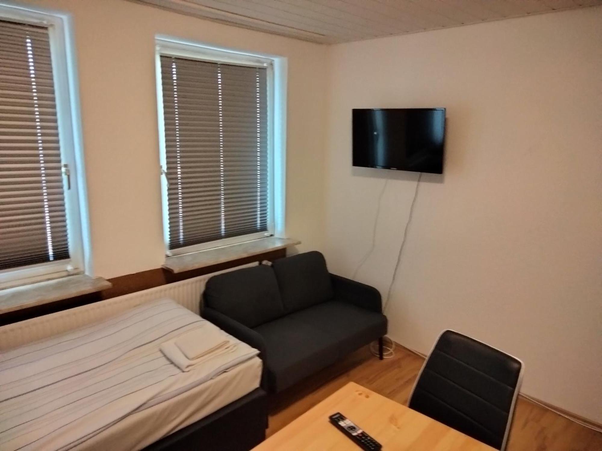 110 qm Große Wohnung direkt am Hauptbahnhof Neumünster Exterior foto
