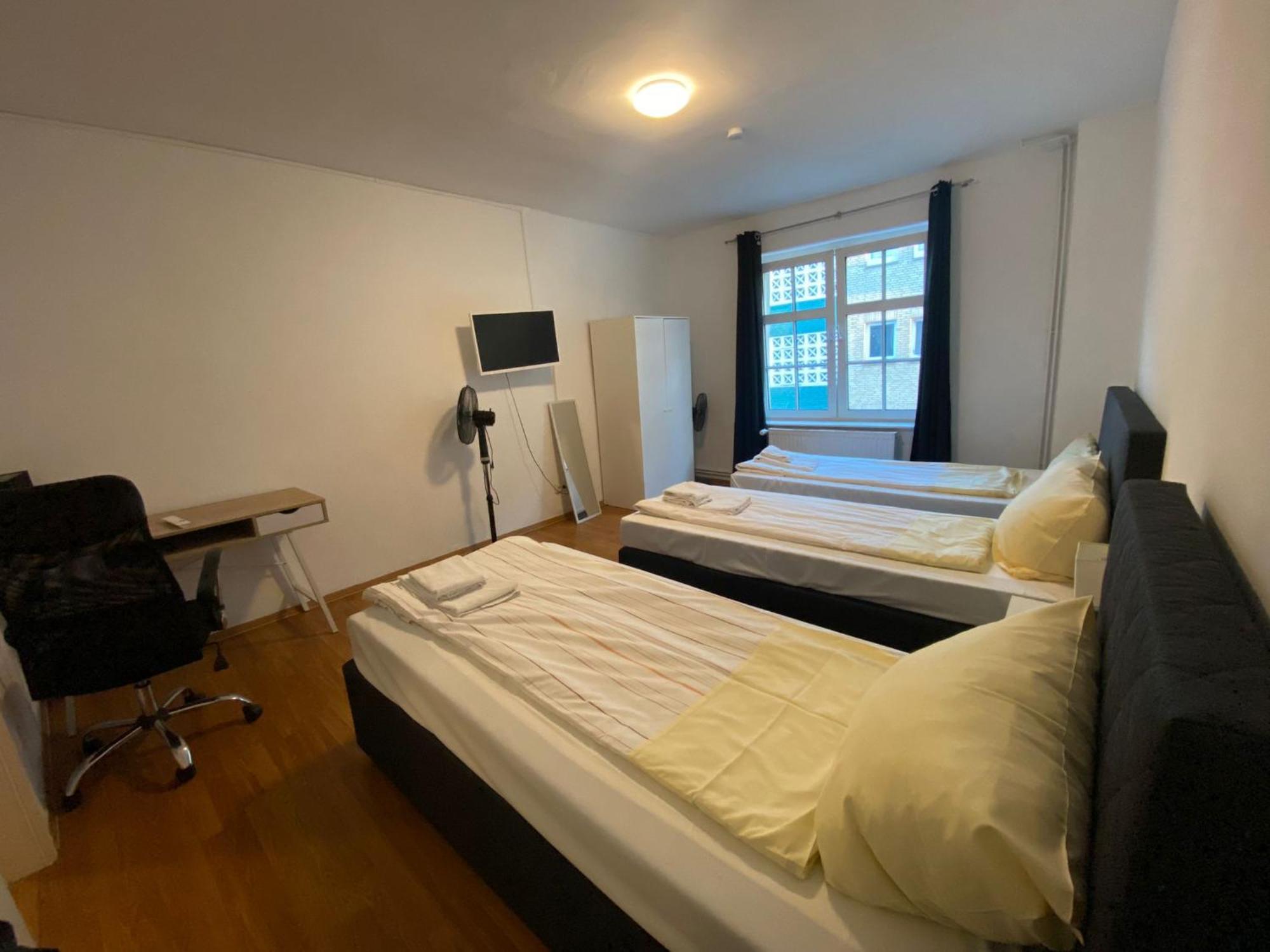 110 qm Große Wohnung direkt am Hauptbahnhof Neumünster Exterior foto