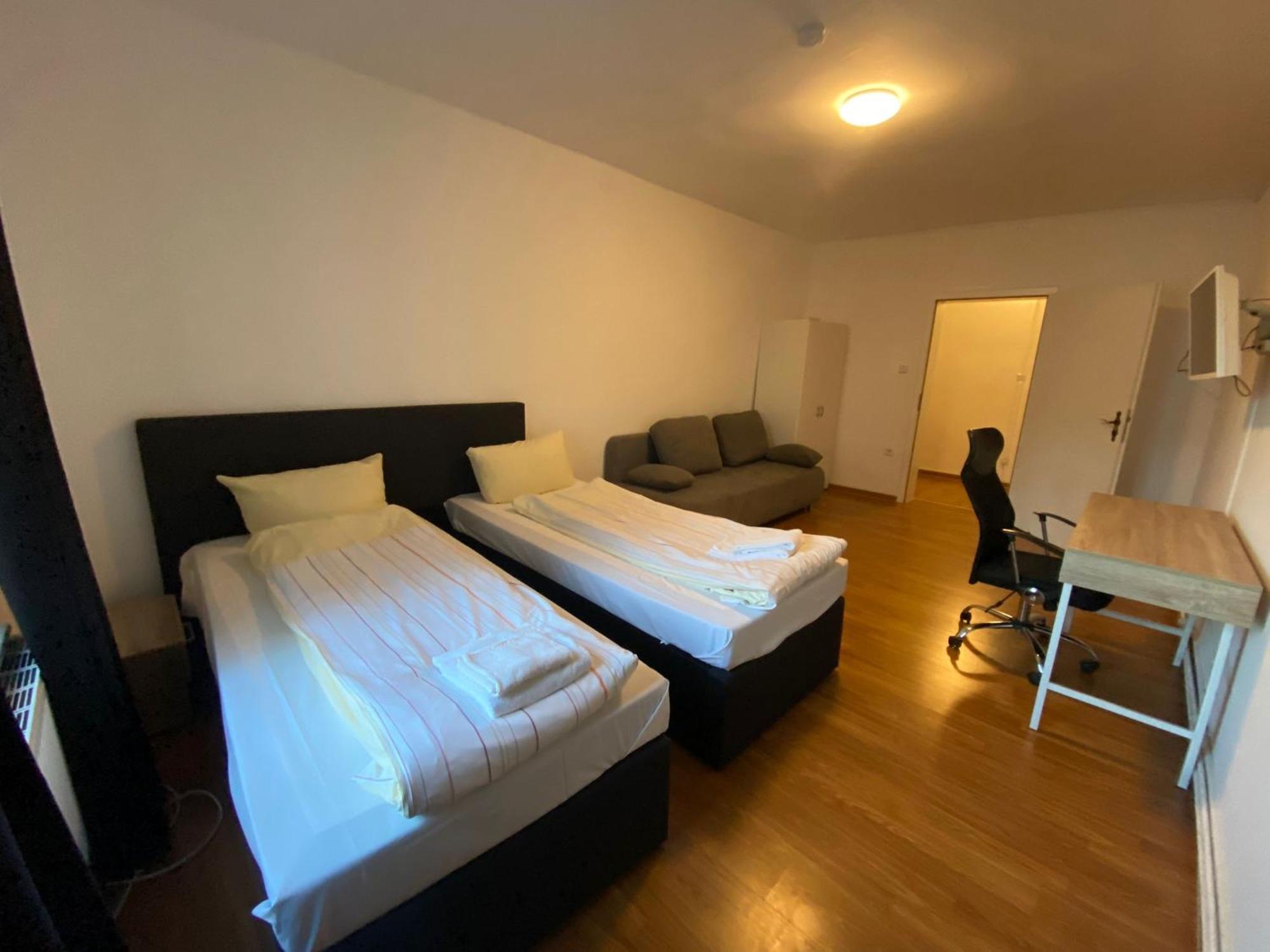 110 qm Große Wohnung direkt am Hauptbahnhof Neumünster Exterior foto