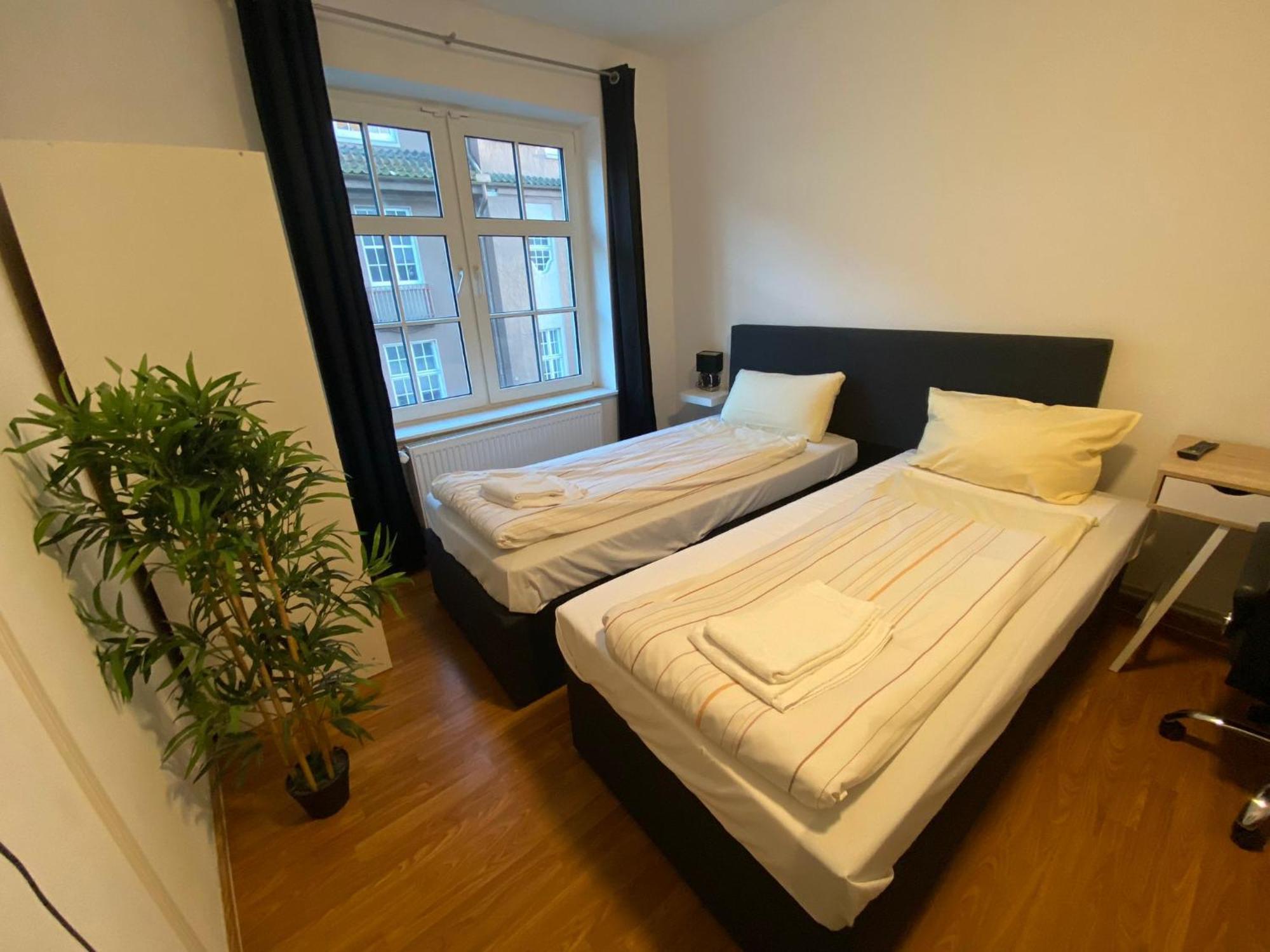 110 qm Große Wohnung direkt am Hauptbahnhof Neumünster Exterior foto