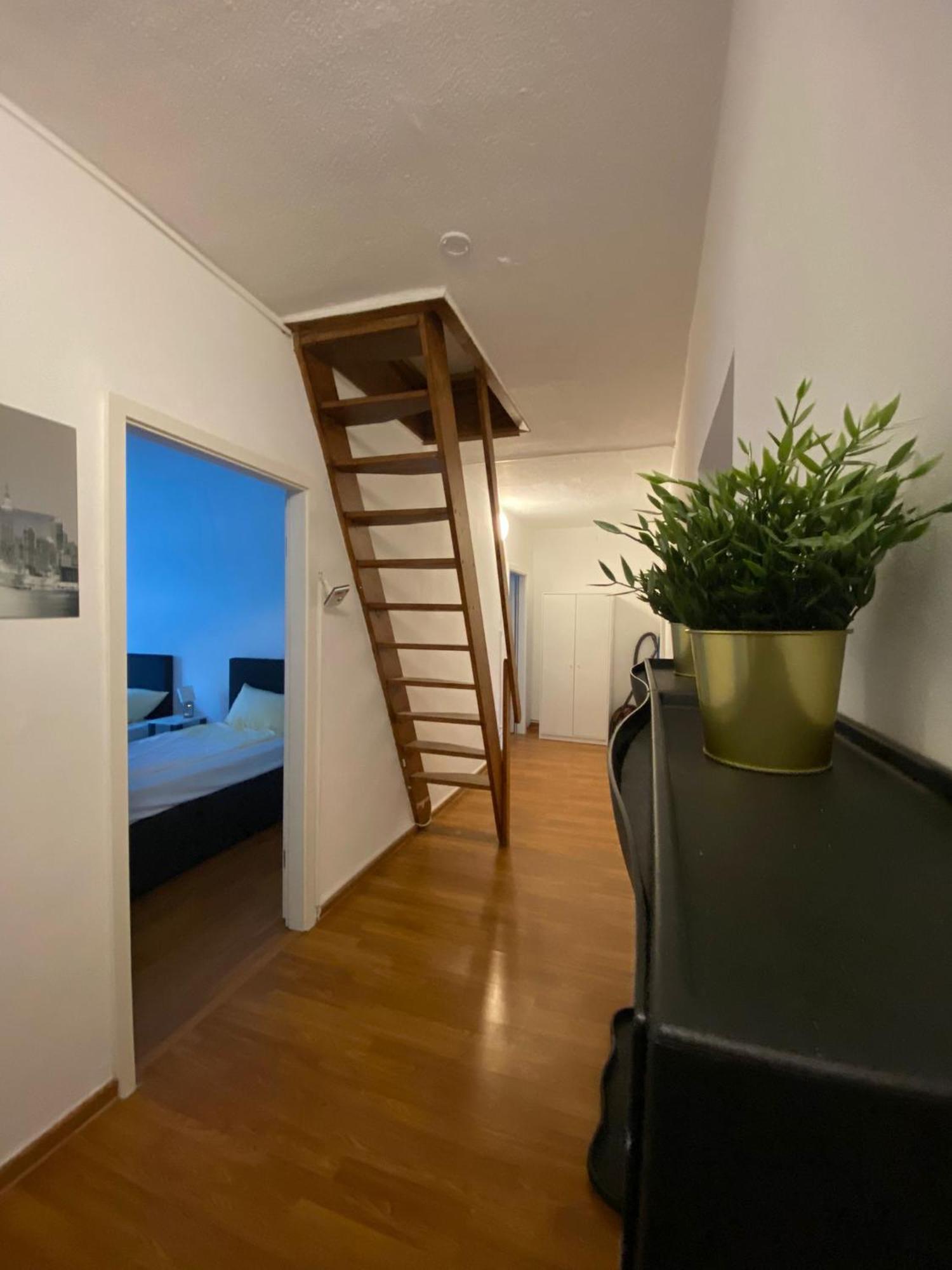 110 qm Große Wohnung direkt am Hauptbahnhof Neumünster Exterior foto