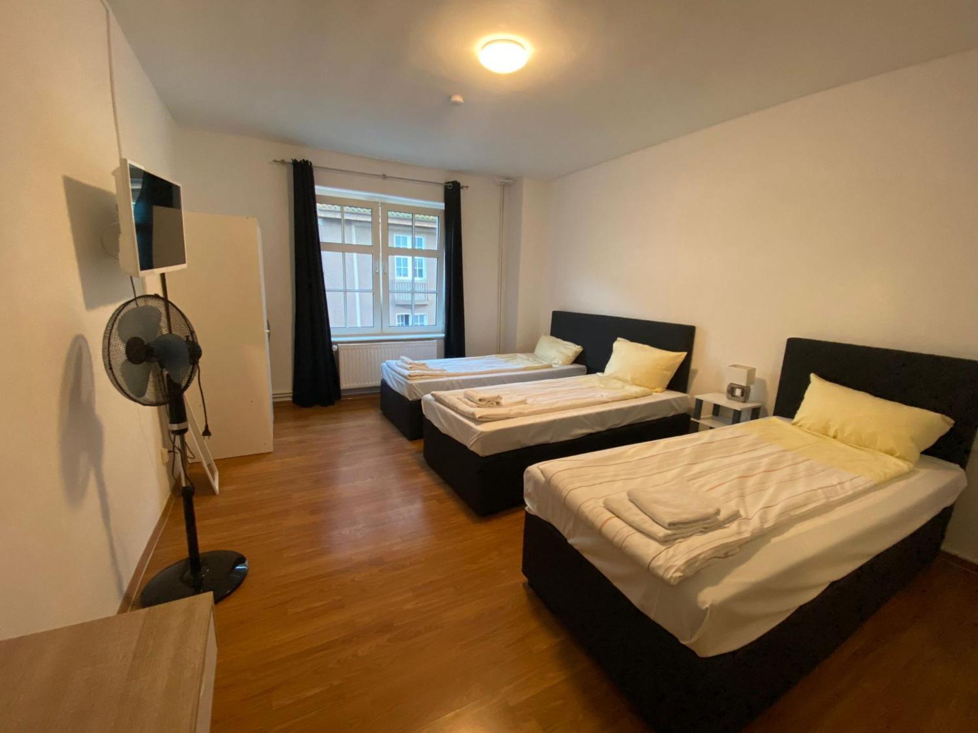 110 qm Große Wohnung direkt am Hauptbahnhof Neumünster Exterior foto