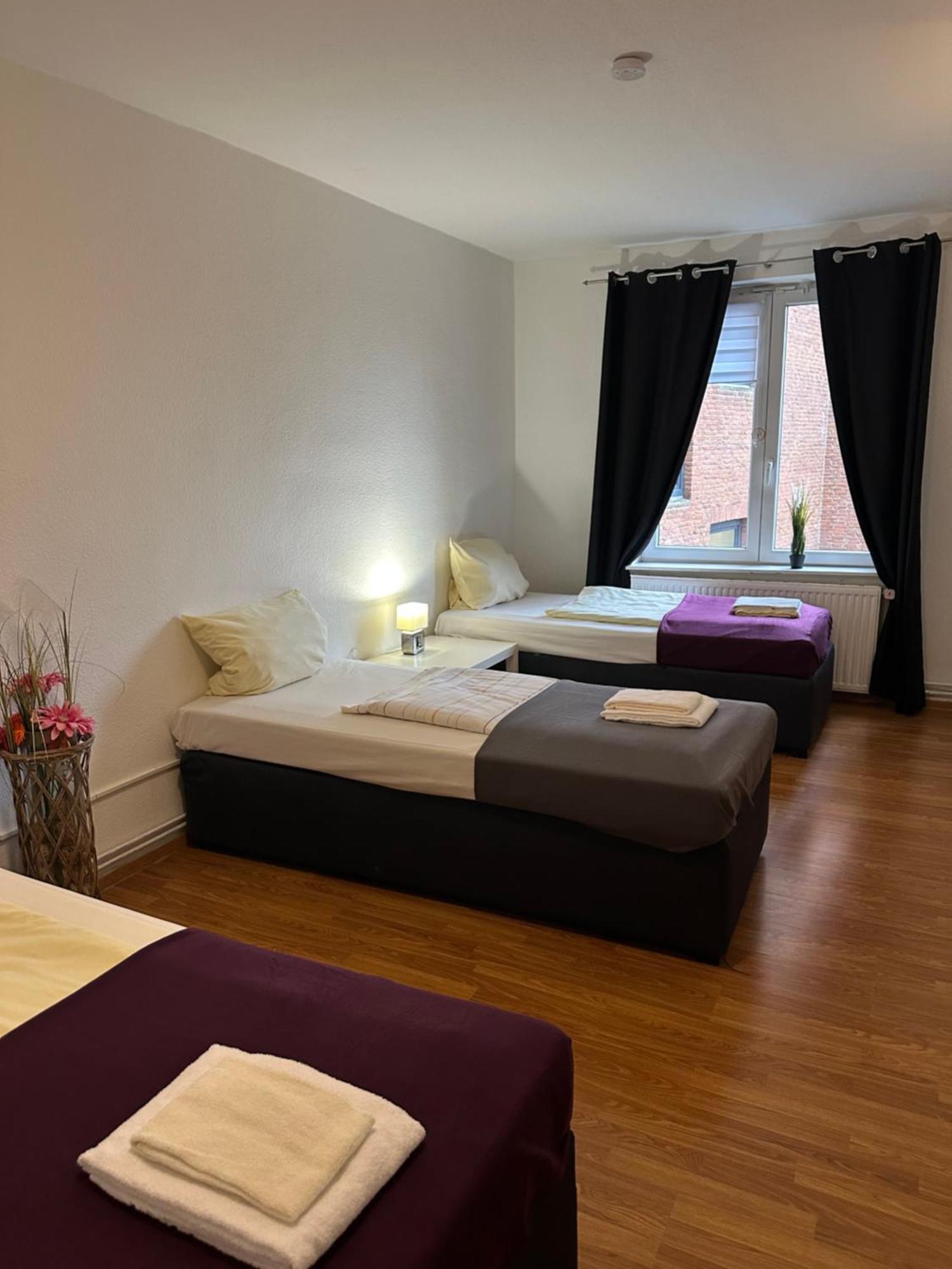 110 qm Große Wohnung direkt am Hauptbahnhof Neumünster Exterior foto