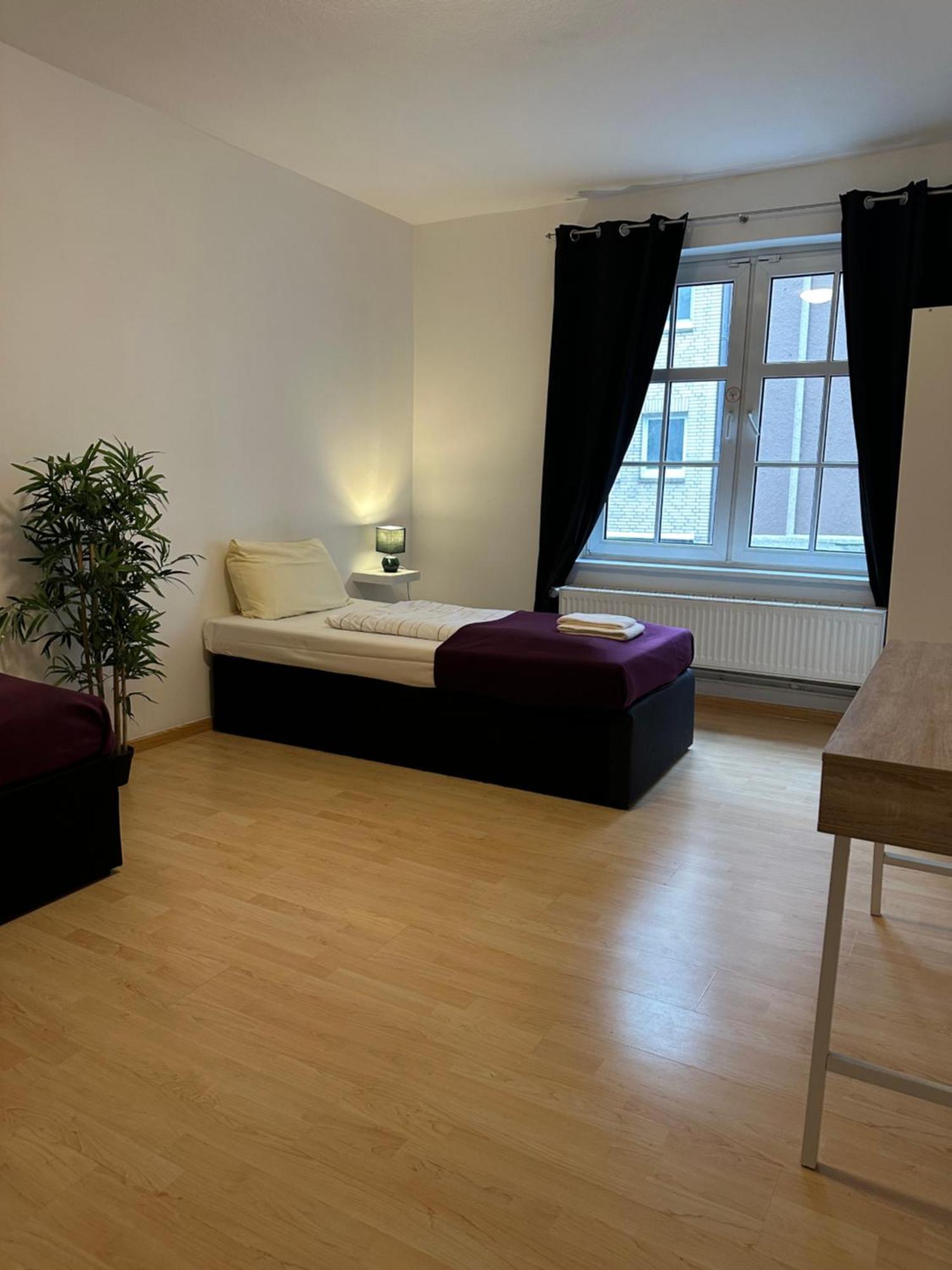 110 qm Große Wohnung direkt am Hauptbahnhof Neumünster Exterior foto