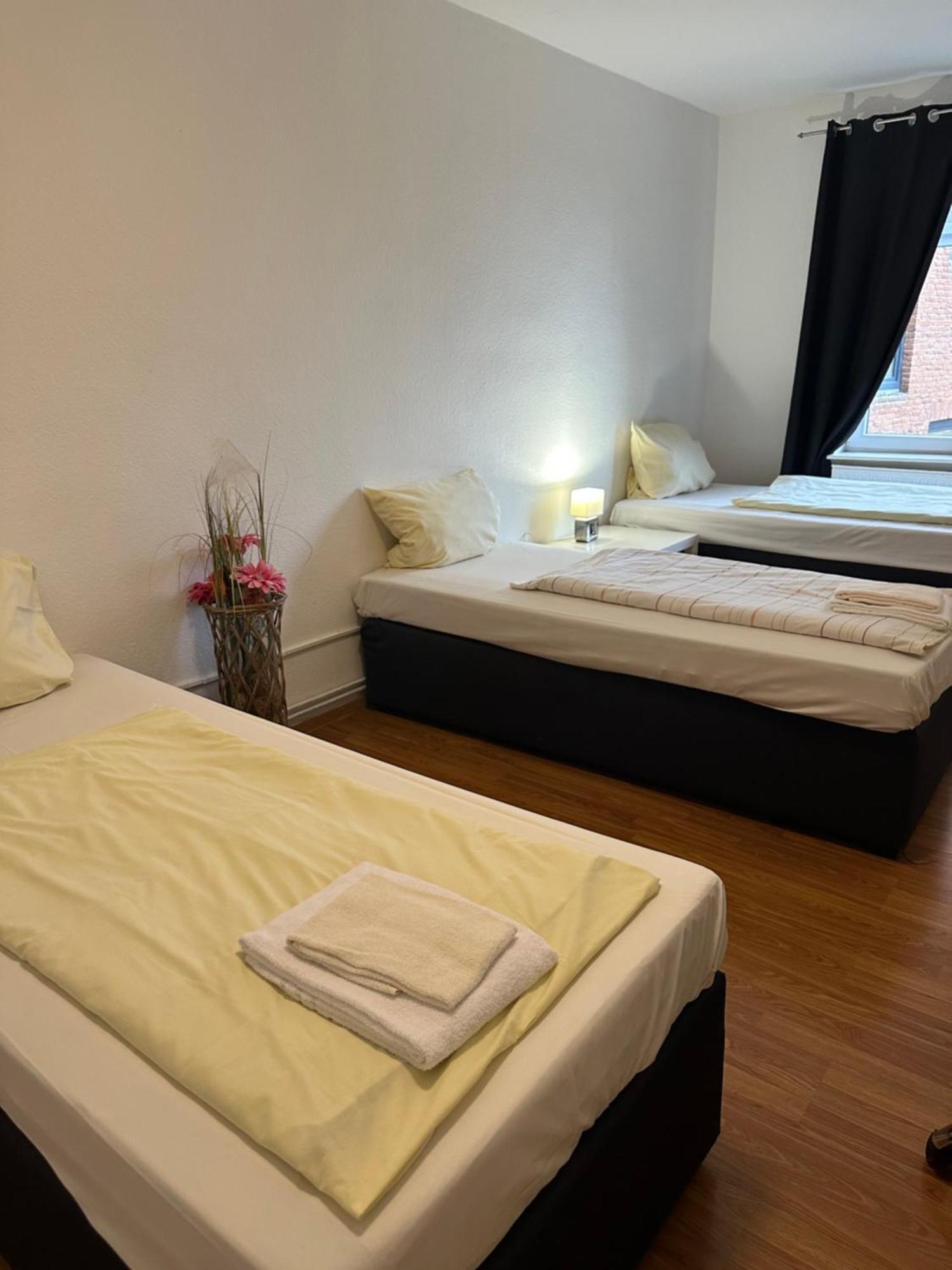 110 qm Große Wohnung direkt am Hauptbahnhof Neumünster Exterior foto