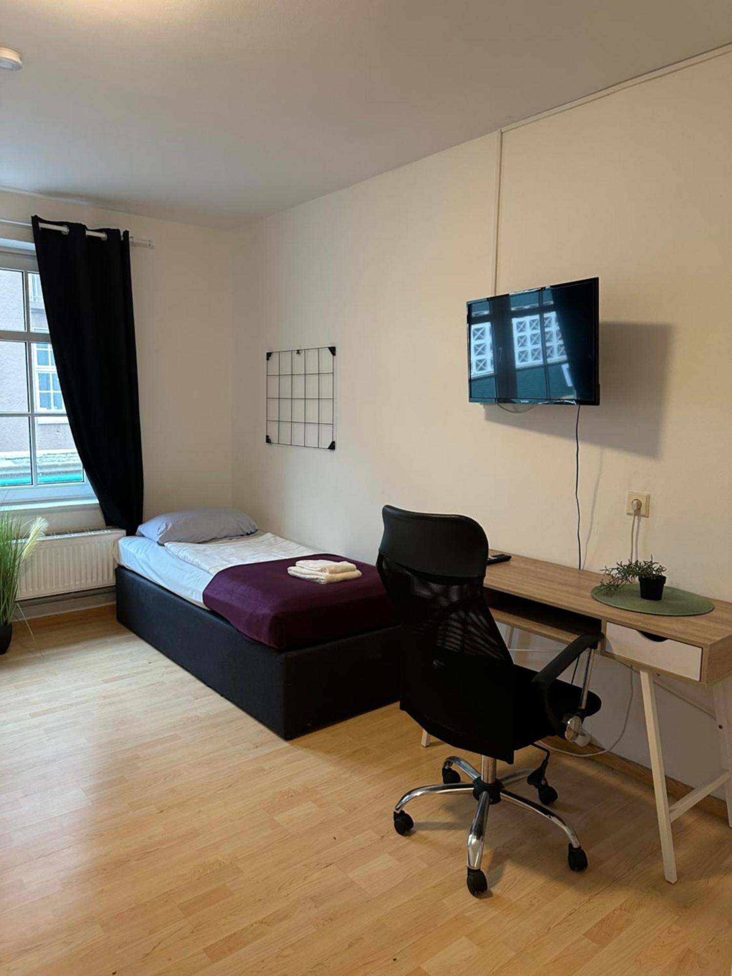 110 qm Große Wohnung direkt am Hauptbahnhof Neumünster Exterior foto