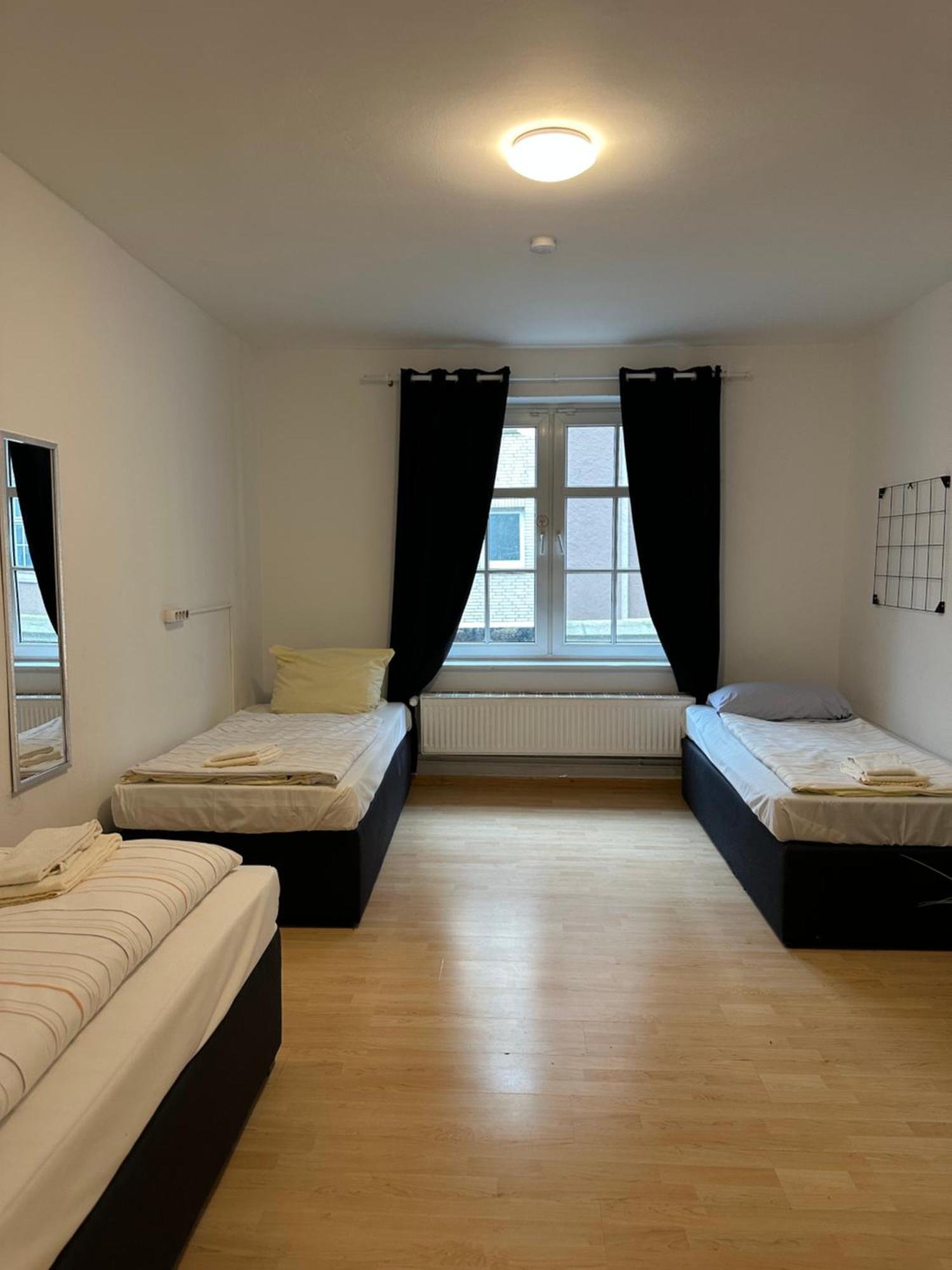 110 qm Große Wohnung direkt am Hauptbahnhof Neumünster Exterior foto