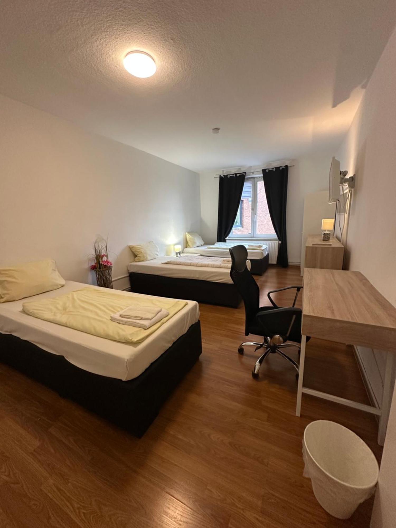 110 qm Große Wohnung direkt am Hauptbahnhof Neumünster Exterior foto