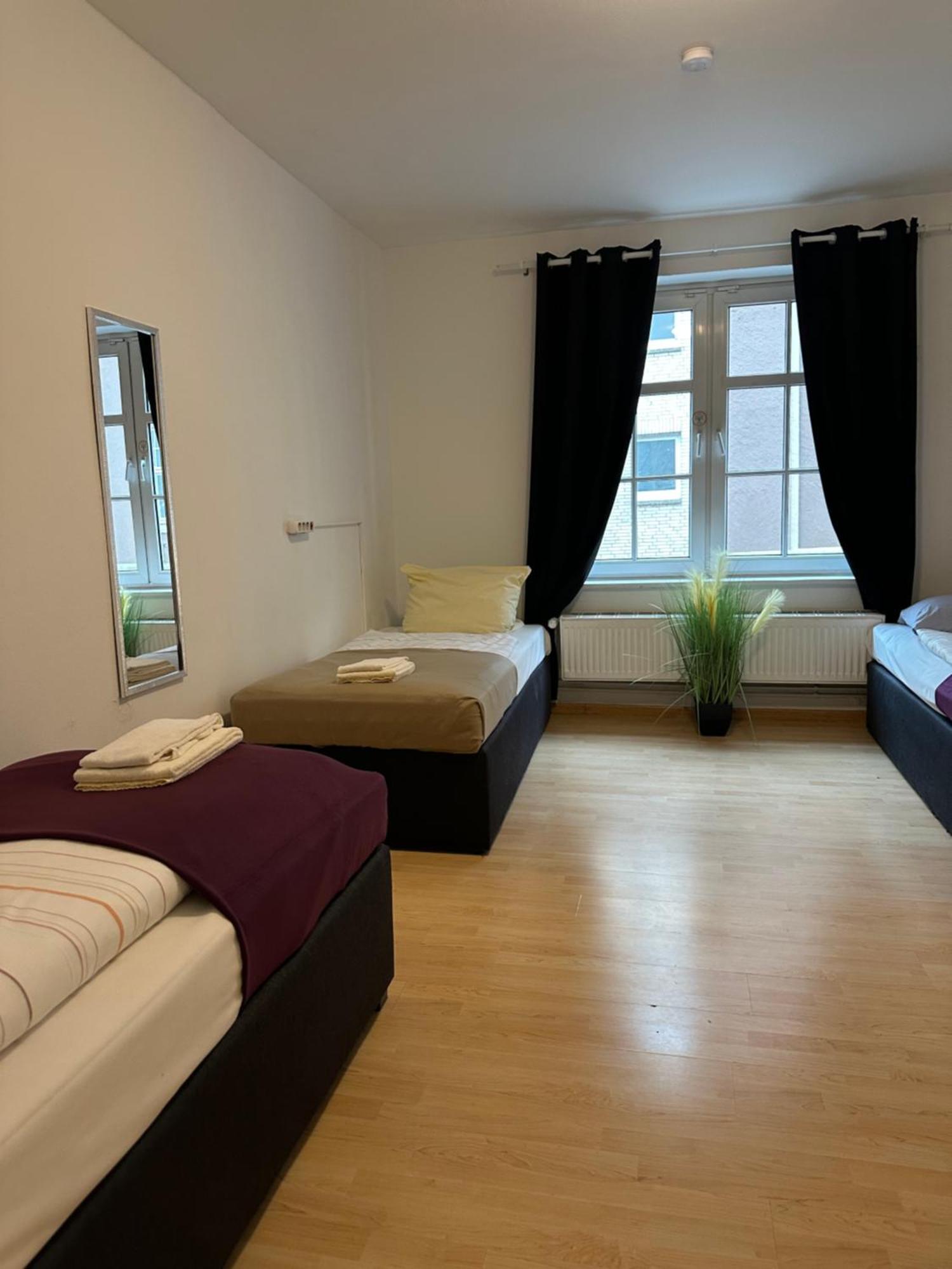 110 qm Große Wohnung direkt am Hauptbahnhof Neumünster Exterior foto