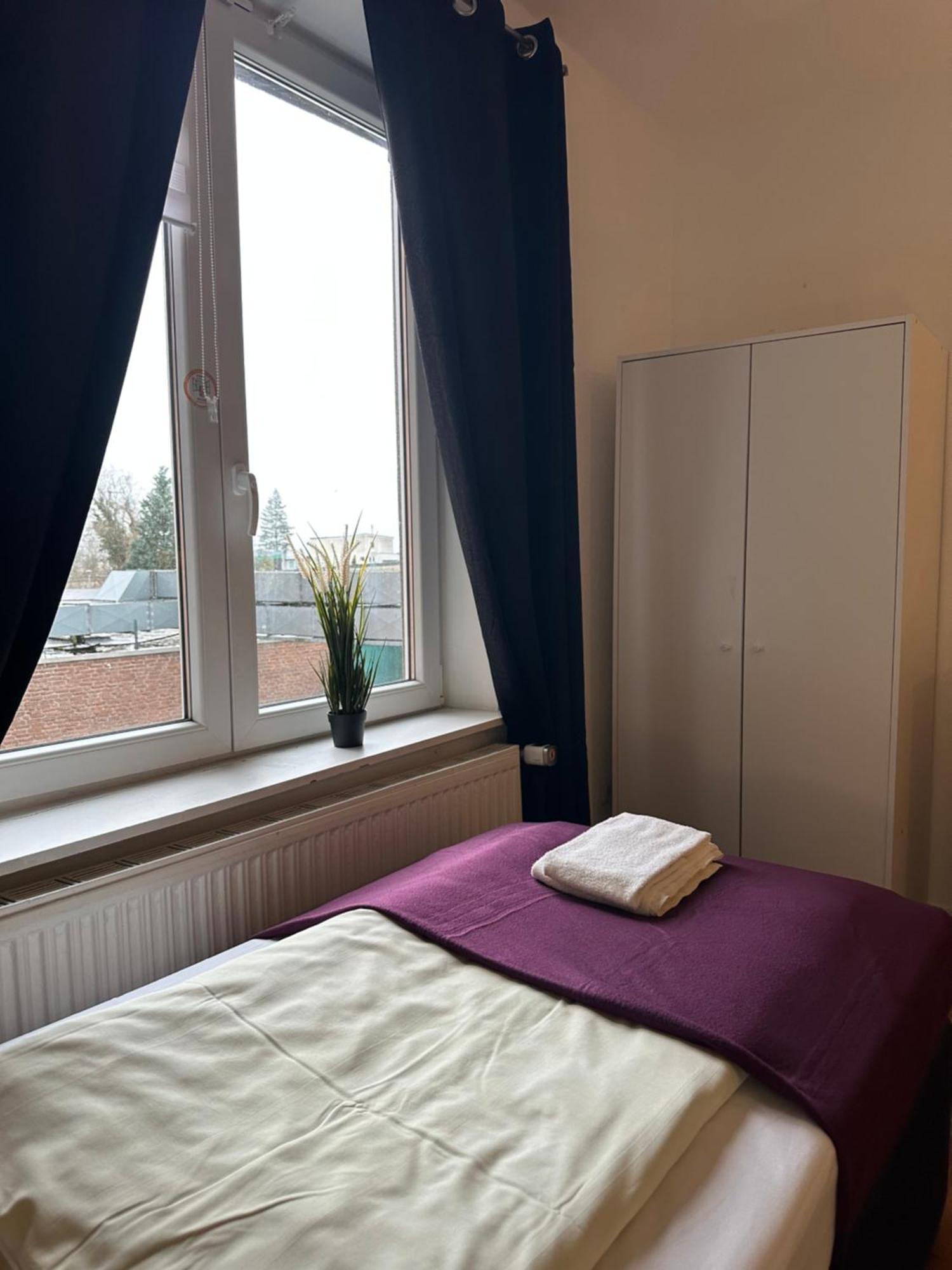 110 qm Große Wohnung direkt am Hauptbahnhof Neumünster Exterior foto