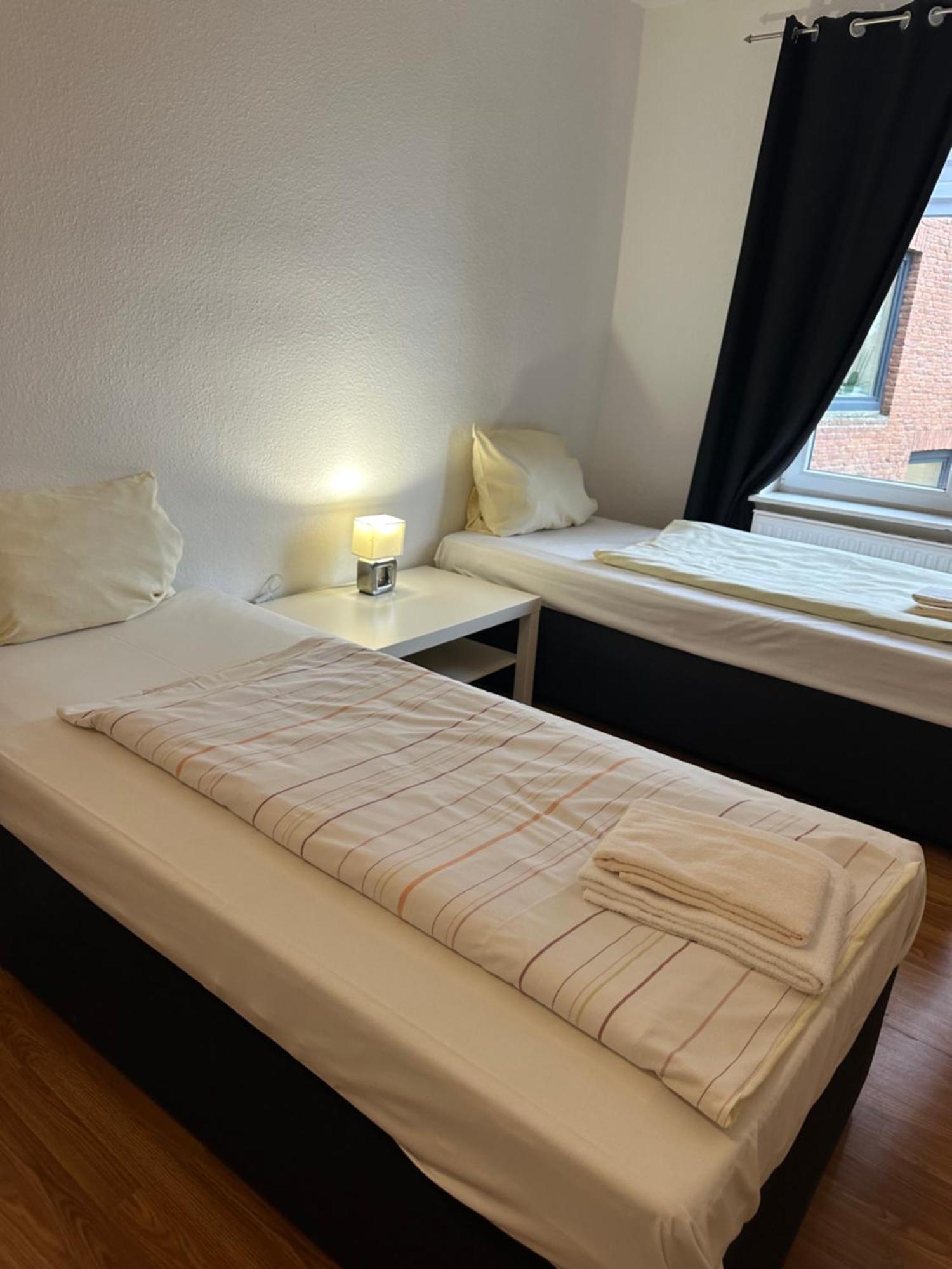 110 qm Große Wohnung direkt am Hauptbahnhof Neumünster Exterior foto