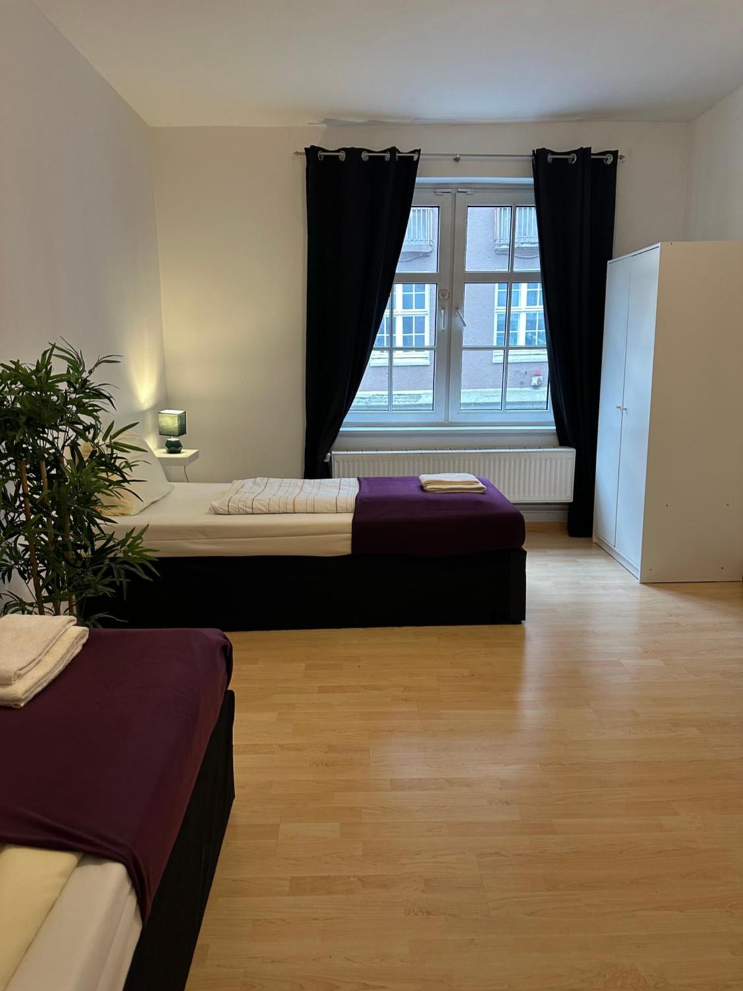 110 qm Große Wohnung direkt am Hauptbahnhof Neumünster Exterior foto