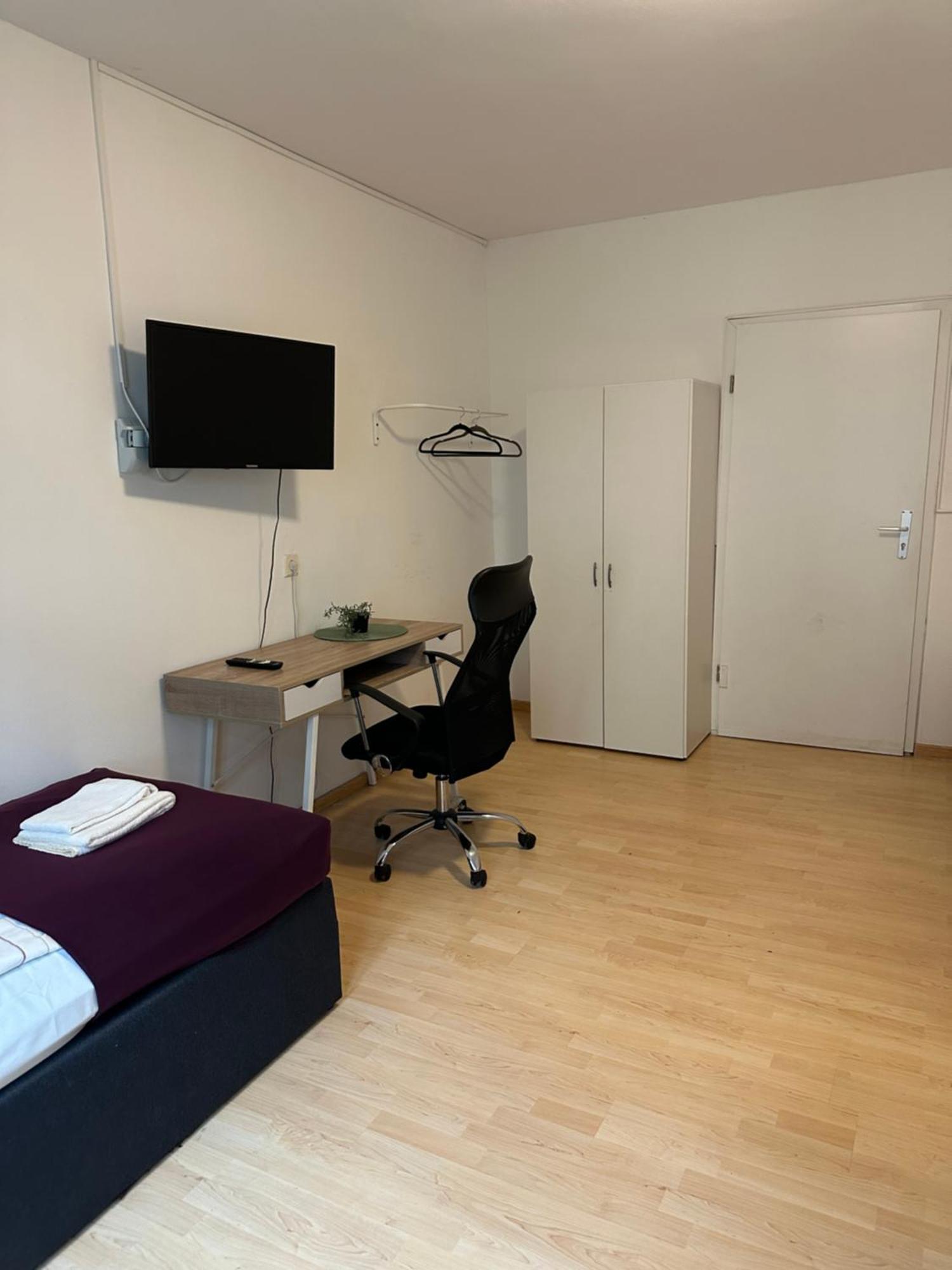 110 qm Große Wohnung direkt am Hauptbahnhof Neumünster Exterior foto