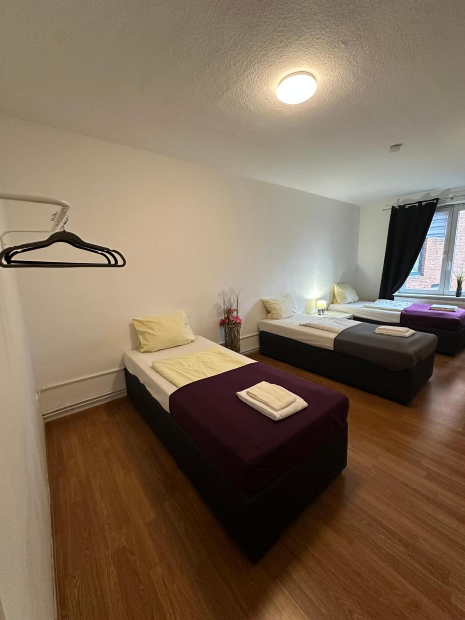 110 qm Große Wohnung direkt am Hauptbahnhof Neumünster Exterior foto