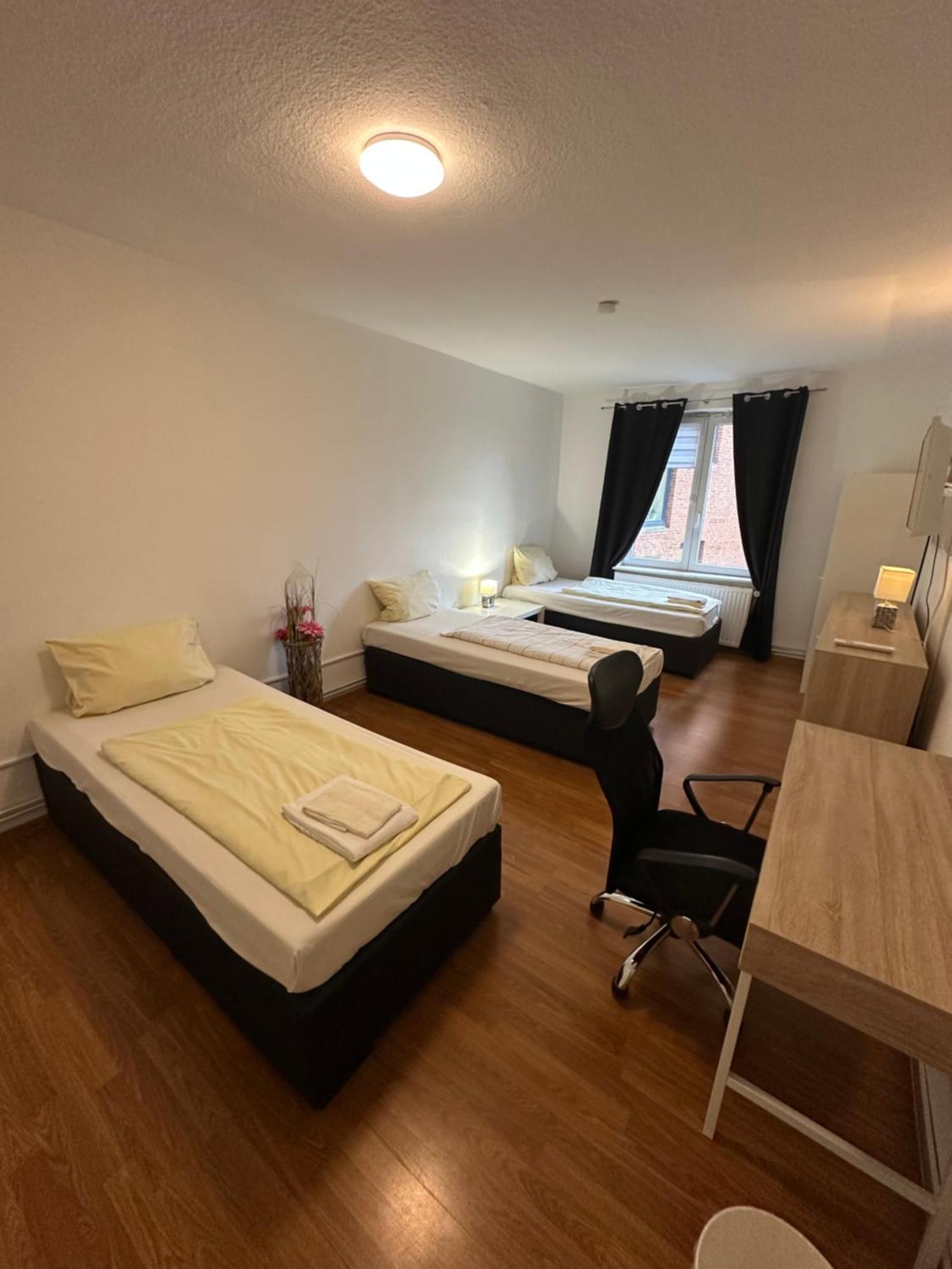 110 qm Große Wohnung direkt am Hauptbahnhof Neumünster Exterior foto
