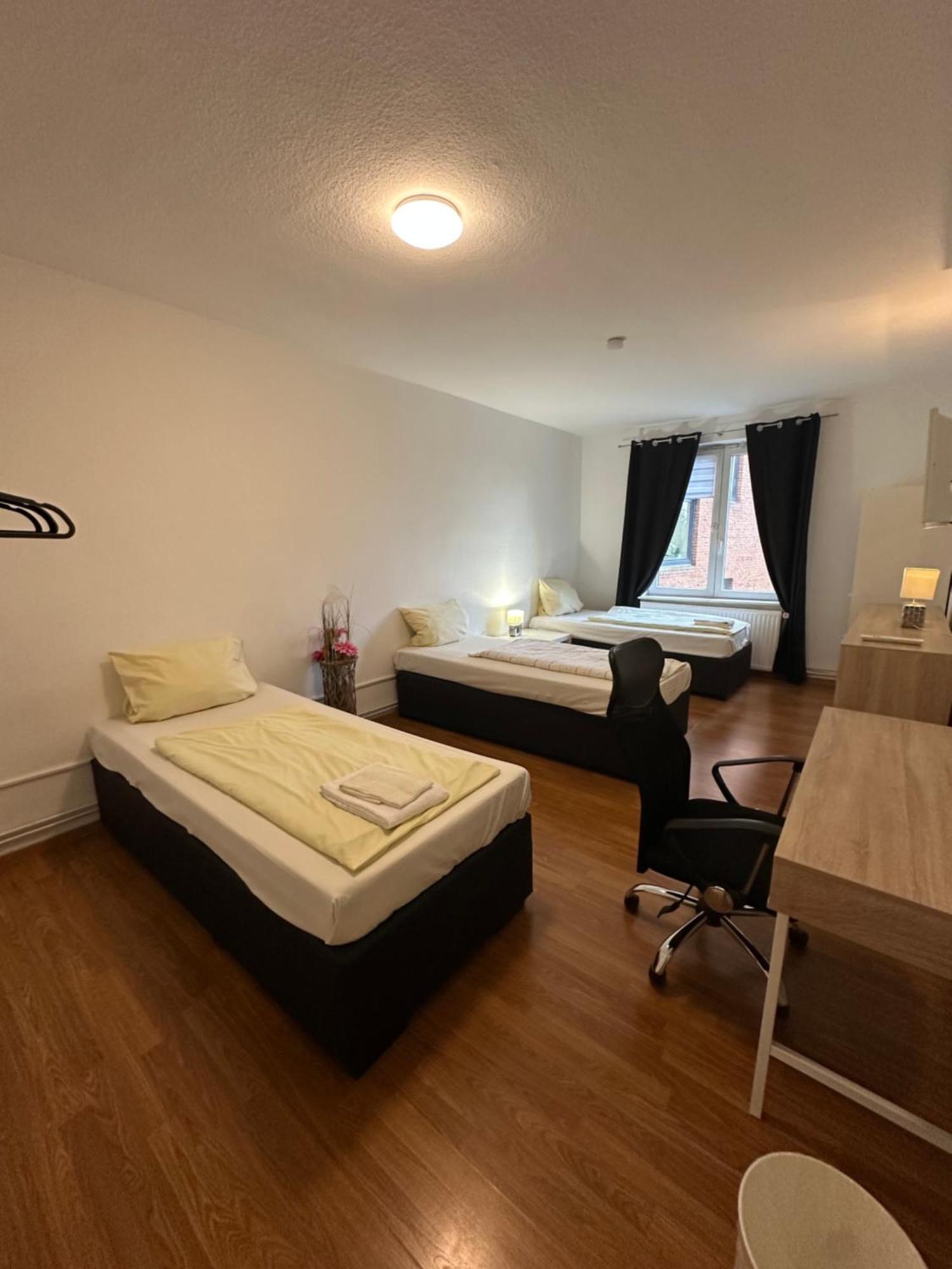 110 qm Große Wohnung direkt am Hauptbahnhof Neumünster Exterior foto