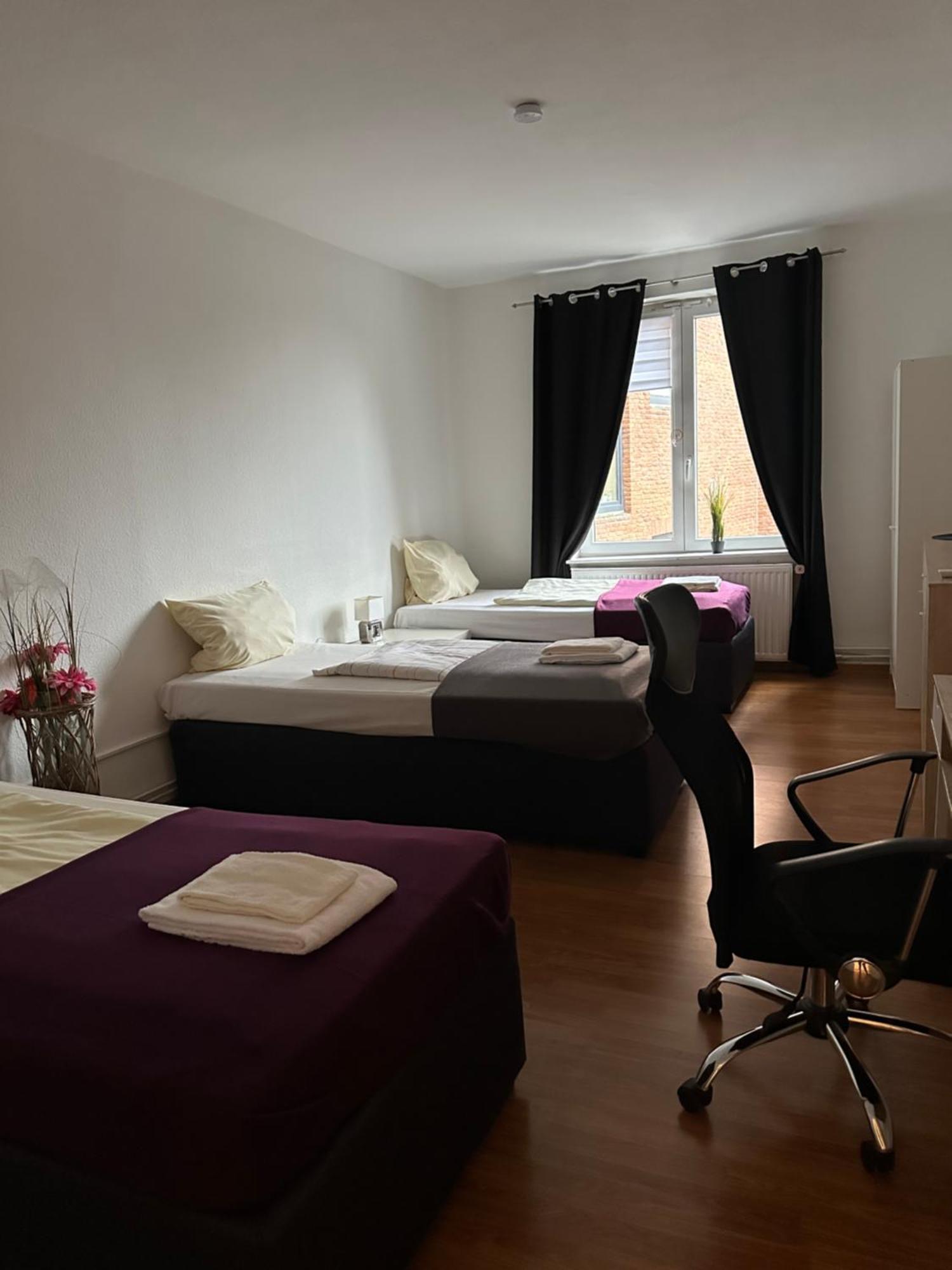 110 qm Große Wohnung direkt am Hauptbahnhof Neumünster Exterior foto