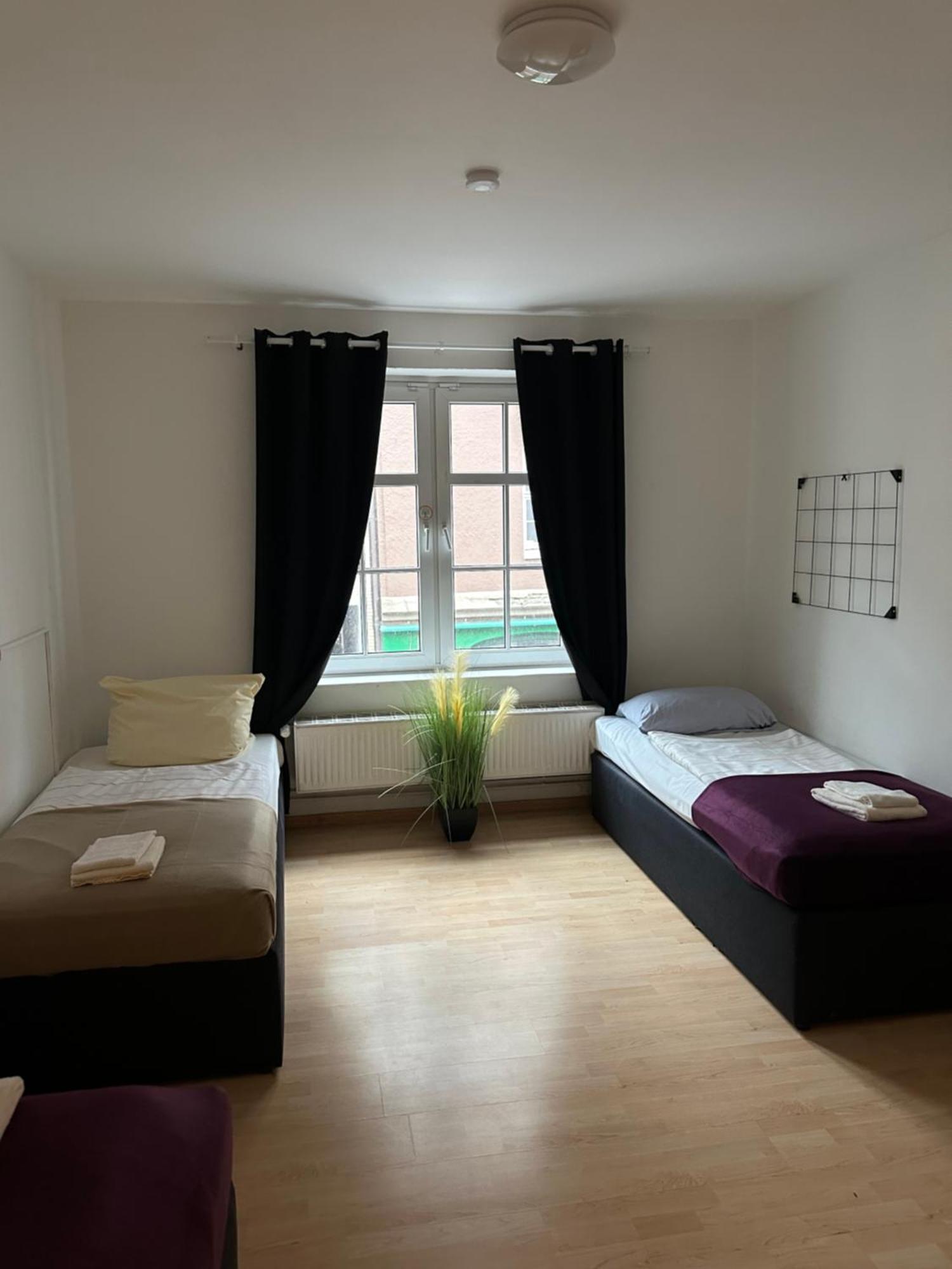 110 qm Große Wohnung direkt am Hauptbahnhof Neumünster Exterior foto