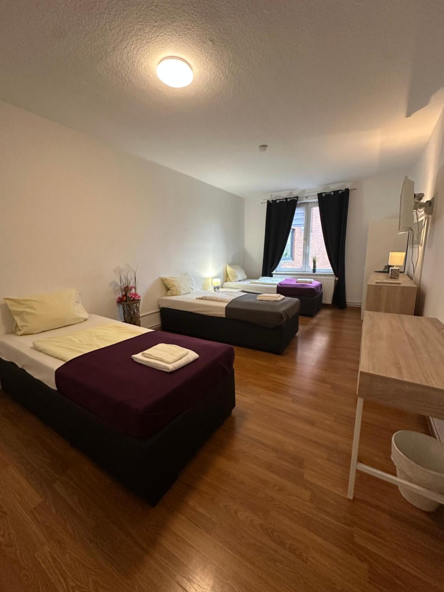 110 qm Große Wohnung direkt am Hauptbahnhof Neumünster Exterior foto