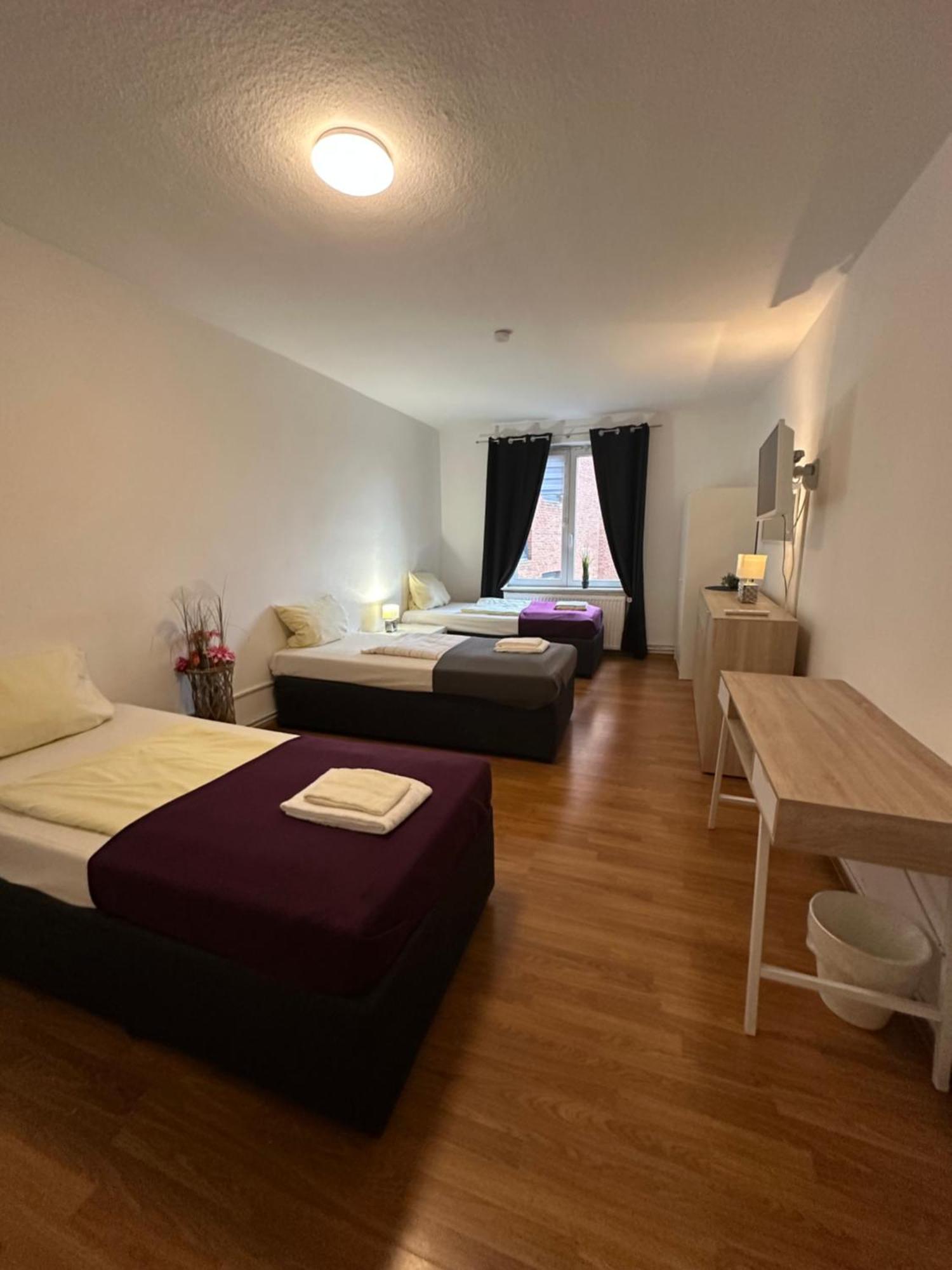 110 qm Große Wohnung direkt am Hauptbahnhof Neumünster Exterior foto